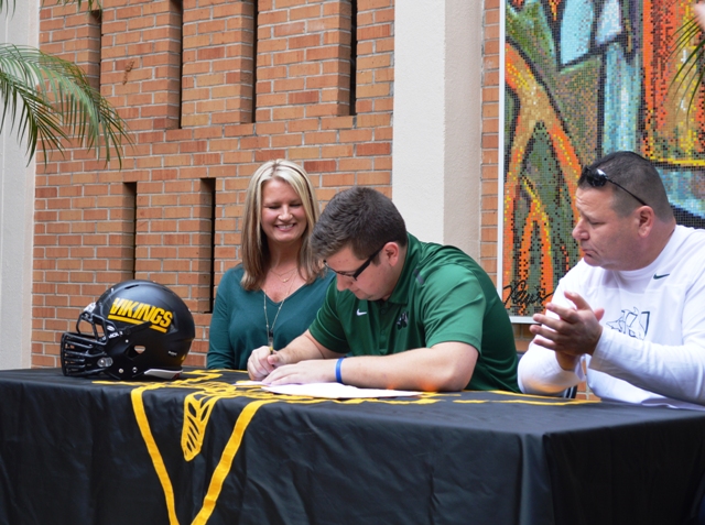 Jared Horowitz signs National Letter of Intent